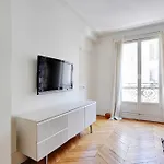 Charming Apartment- 2br-4p- Parc Monceau شقة باريس